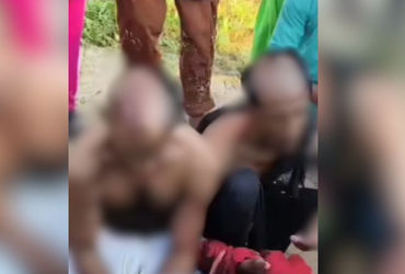 ભુજના ખાવડામાં યુવકો સાથે ક્રૂરતા: બે પિતરાઈ ભાઈનું મુંડન કરી માર માર્યો, વીડિયો વાઈરલ થતા ચકચાર | V…