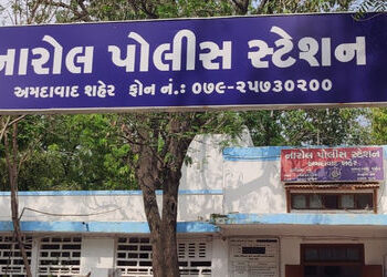 નારોલમાં પીએસઆઇને લોકોએ ચાલુ નોકરીએ દારુ પીધેલા પકડયા | PSI a tori an sakau non an angang non Narol