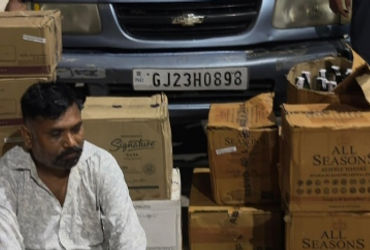 સિંધરોટથી બુલેટ દ્વારા પાયલોટિંગ સમીયાલાની મહિલાએ મંગાવેલો દારૃનો જથ્થો ભરેલી ગાડી ઝડપાઇ | A vehicle…