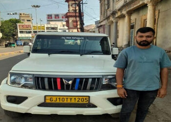 જામનગરમાં બેફામ કાર ચલાવતો શખ્સ CCTVમાં કેદ, પોલીસે વાહન જપ્ત કરી કાયદાના પાઠ ભણાવ્યા | jamnagar pol…