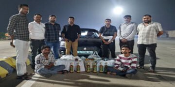 જામનગર પોલીસનો સપાટો : ઇંગ્લિશ દારૂની હેરાફેરી કરતી બે કાર સાથે આરોપીને દબોચ્યા | Jamnagar Police ar…