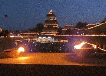 નડિયાદના સંતરામ મંદિરમાં દિવ્ય દીપોત્સવ, હજારો દીવડાં અને આતશબાજીથી સર્જાયો અલૌકિક નજારો | nadiad sa…