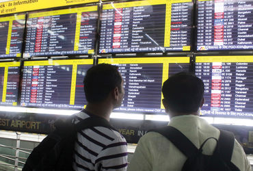 દિલ્હી એરપોર્ટ પર ટેક્નિકલ ખામી થઈ દૂર, સર્વિસ ફરી શરૂ, 800થી વધુ ફ્લાઈટ્સ મોડી પડી | Delhi Airport …