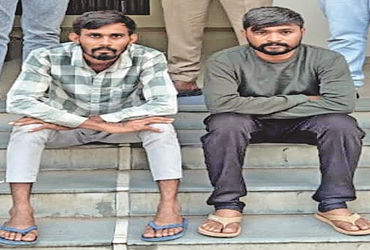 ચુડાના ખાંડીયામાં રહેણાંક મકાનમાં ચોરી કરનાર બે શખ્સ ઝડપાયા | Two men arrested for stealing from a r…