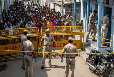 યુપીમાં કરુણ ઘટના, એક જ પરિવારના 5 સભ્યોના શંકાસ્પદ મોત, દરવાજો તોડતાં જ ગ્રામજનો ચોંક્યા | UP Shrav…