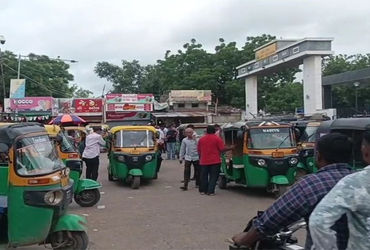 બોટાદના રેલવે સ્ટેશનમાં ટ્રાફિકની શિરદર્દ સમાન સમસ્યા | Traffic headache at Botad railway station