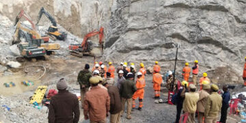 ઉત્તરપ્રદેશના સોનભદ્રમાં ખાણ ધસી, 3 શ્રમિકોના મૃતદેહ મળ્યાં, હજુ 15 દટાયેલા હોવાની આશંકા | Mine Coll…