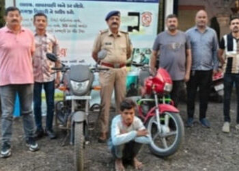જામનગર તાલુકાના પસાયા ગામની સીમમાં બાવળની ઝાડીમાં બાઈક સંતાડી રહેલા તસ્કરને બે ચોરાઉ બાઈક સાથે પોલીસ…