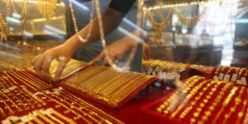 દુબઈમાં સોનું આટલું સસ્તું મળે! જાણો ભારત કેટલું ખરીદી લાવી શકાય, નિયમ ધ્યાનમાં રાખજો | why is gold …