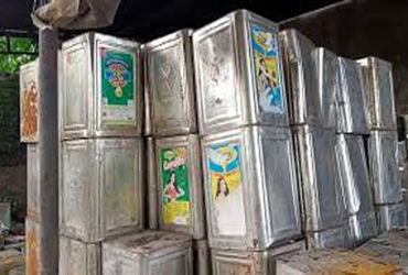 વડોદરા શહેરમાં પામોલીન-સરસીયુ તેલ રીફીલ પેક કરીને બજારમાં ધકેલવાના કૌભાંડનો વિડીયો વાયરલ | Video of …