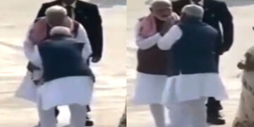 CM નીતિશ કુમાર PM મોદીને પગે લાગ્યા… શપથગ્રહણ બાદ પટના એરપોર્ટનો Video Viral | nitish kumar bows t…