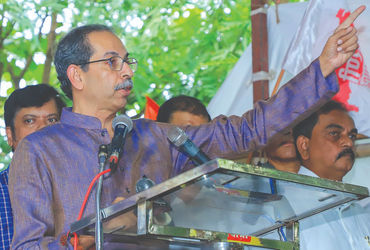 ‘કોઈ દિલ્હી ગયું અને કહ્યું પપ્પા મને માર્યો…’, નામ લીધા વગર ઉદ્ધવ ઠાકરેનો એકનાથ શિંદે પર કટાક્ષ |…