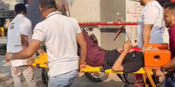 વડોદરાના પ્રતાપગંજમાં SIRની કામગીરી માટે લાઈનમાં ઊભા યુવકને અચાનક ખેંચ આવતા ઢળી પડ્યો, 108 બોલાવવી પ…