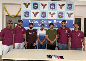 અમદાવાદ: રોડ પર છત્રી લઈને સિમકાર્ડ વેચનારથી ચેતજો! ‘ડિજિટલ એરેસ્ટ’ ફ્રોડ માટે વિદેશમાં સિમ સપ્લાય ક…