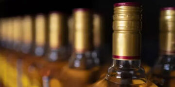 કરોડોનો દારૂ ટ્રેન મારફતે ગુજરાતમાં લવાયો, બે કન્ટેનર પકડાયા; જેલમાં હોવા છતાં બુટલેગરનું નેટવર્ક | …