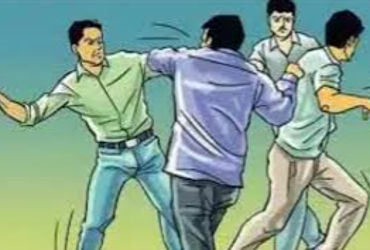 મોડીરાતે તુલસીવાડીમાં શ્રદ્ધાંજલિનું બેનર લગાવવા માટે ભેગા થયેલા યુવકો પર હુમલો | Attack on youths w…