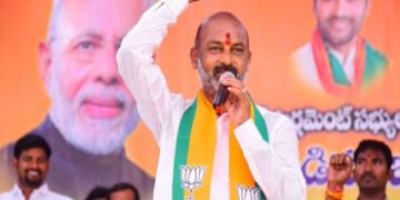 ‘ભાજપના ઉમેદવારને ચૂંટો અને તાત્કાલિક 10 લાખ મેળવો…’, કેન્દ્રીય મંત્રીનો ગામના લોકોને વાયદો! | Uni…