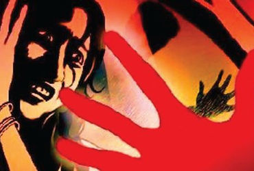 લંપટ શિક્ષકે મહિલા પર દુષ્કર્મ ગુજાર્યું, ન્યૂડ ફોટા ઉતારી બ્લેકમેઇલિંગ પણ કર્યું | Lustful teacher …