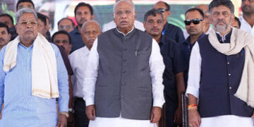 કર્ણાટકમાં રાજકીય ડખાં, સિદ્ધારમૈયા-શિવકુમાર વચ્ચે CM પદના વિવાદમાં ખડગેનું નિવેદન સામે આવ્યું | kar…