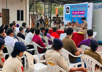 વડોદરા પોલીસે ગુનામાં કબજે કરેલી 32 લાખની ચીજ વસ્તુઓ લોકોને પરત કરી | Vadodara Police returns items …