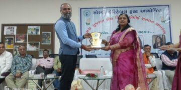 સોરવી ચેરીટેબલ ટ્રસ્ટ દ્વારા આયોજિત ‘ગુજરાત રાજ્ય શ્રેષ્ઠ શિક્ષક એવોર્ડ ૨૦૨૫’ માં મહાનુભાવોના હસ્તે …