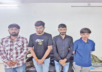 હળવદ ડોક્ટર સાથે રૂ. 48.14 લાખની છેતરપિંડી કરનાર 4 શખ્સની ધરપકડ | 4 people arrested for cheating a d…