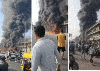 અમદાવાદના વિરાટનગરમાં કોમ્પ્લેક્સમાં ભીષણ આગ, પાંચથી વધુ દુકાનો લપેટમાં | Massive fire breaks out in…