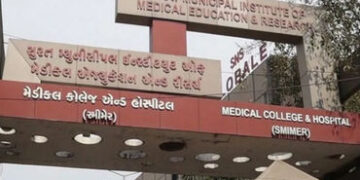 સ્મીમેર હોસ્પિટલના કોન્ટ્રાક્ટમાં હાઈકોર્ટમાં સુરત પાલિકાની વિરુધ્ધમાં ચુકાદો આવતા આસી.લો ઓફિસરને નો…