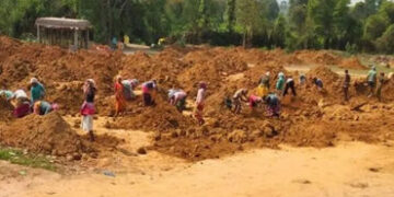 વધુ એક કૌભાંડ: ગુજરાતમાં મનરેગા યોજનામાં 22 લાખ શ્રમિકો ‘નકલી’, ભ્રષ્ટ અધિકારી-એજન્ટોની મિલીભગત | gu…