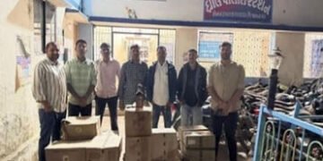 રાજસ્થાનથી ઇંગ્લિશ દારૂનો જથ્થો આયાત કરીને ધ્રોલના હાડાટોડા ગામમાં સંતાડેલો માતબર જથ્થો LCBએ પકડી પા…