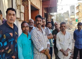 જયુબિલી બાગ પાસે માર્ગ બંધ હોવાથી વેપારીઓ મુશ્કેલીમાં | Traders in trouble as road near Jubilee Bagh…