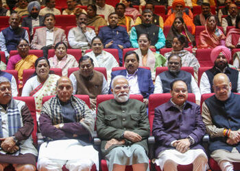 ‘તમે બસ કામ કરો, આ મજૂર તમારી પાછળ ઊભો છે’, NDA સાંસદોને PM મોદીની ટકોર | Winter Session: PM Modi Ad…