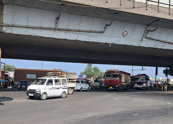 પીક-અપર્સમાં ટ્રાફિક જામથી વધતી પરેશાની | Increasing traffic jams in pick ups causing problems