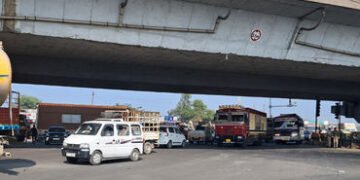 પીક-અપર્સમાં ટ્રાફિક જામથી વધતી પરેશાની | Increasing traffic jams in pick ups causing problems