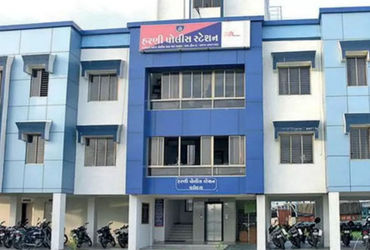 હરણી એરફોર્સના પ્રતિબંધિત સ્થળેથી મોબાઇલ સાથે પરપ્રાંતીય પકડાયો | Man caught with mobile phone from …