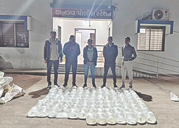 VIDEO: દારૂ સંતાડવાનો નવો કીમિયો: સુરેન્દ્રનગરના થાનમાં પાણીના ટાંકામાંથી ઝડપાયો 620 લીટર દેશી દારૂ,…