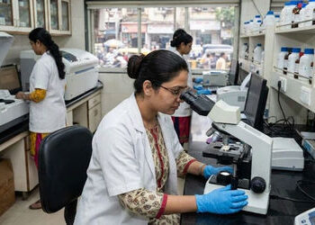 લેબ ટેક્નિશિયનની નવી ભરતી માટે ધારાધોરણ બદલાયા, સરકારે પગારમાં પણ કાપ મૂક્યો