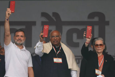 કોંગ્રેસની મહારેલી | રાહુલ ગાંધીએ કહ્યું- PM મોદીની ચોરી પકડાઈ, પ્રિયંકા ગાંધીનો આરોપ- 65 લાખ વોટ કા…