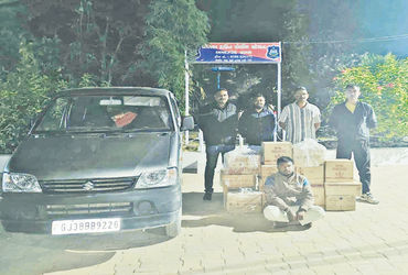 રામપુર ગામ પાસે કેનાલેથી કારમાંથી દારૂ સાથે એક પકડાયો | One caught with liquor from a car in a canal…