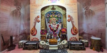 આજે એકાદશી અને શ્રી સ્વામિનારાયણ મહામંત્ર પ્રાગટ્ય દિન: કષ્ટભંજનદેવને સંગીતનાં વાદ્યો સાથે દિવ્ય શણગ…