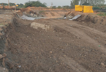 ધંધુકામાં કેનાલ ડાયવર્ઝન પર ડામર સપાટીનું કામ ન કરાવાતા રોષ | Anger over lack of asphalt surface wor…