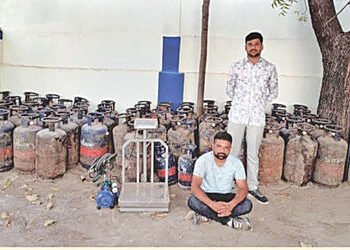 વિરમગામમાંથી ગેરકાયદે ગેસ રિફિલિંગનું કૌભાંડ પકડાયું | Illegal gas refilling scam busted from Viramg…