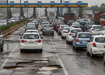 ગુજરાતમાં બિસ્માર હાઈવે છતાં 8702 કરોડ ટોલટેક્સનું ઉઘરાણું, નિર્માણ ખર્ચ કરતા વધુ વસૂલી