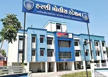 અહીંયા ધંધો કરવો હોય તો દર મહિને 50 હજાર રૂપિયા આપવા પડશે ! વડોદરામાં ટ્રાન્સપોર્ટરની ઓફિસમાં તોડફોટ…