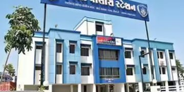 અહીંયા ધંધો કરવો હોય તો દર મહિને 50 હજાર રૂપિયા આપવા પડશે ! વડોદરામાં ટ્રાન્સપોર્ટરની ઓફિસમાં તોડફોટ…