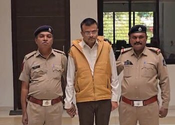 અમદાવાદ પોલીસને જ પોલીસ બનીને છેતરવાનો પ્રયાસ: તપાસમાં ભાંડો ફૂટ્યો, નકલી PSI સામે ફરિયાદ | Ahmedaba…