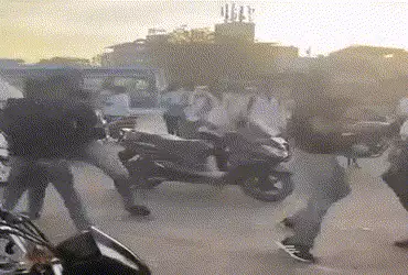 હાલોલ એસટી ડેપોમાં ધોરણ 11ના વિદ્યાર્થી પર જીવલેણ હુમલો, વીડિયો થયો વાયરલ | Halol ST Depo Deadly Att…