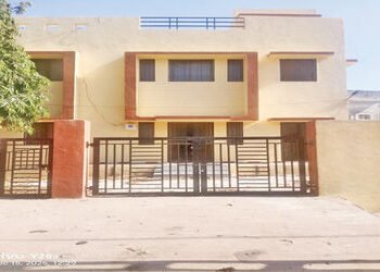 રામોલમાં પેટા આરોગ્ય કેન્દ્રના મકાનનું લોકાર્પણ ન થતા ખંડેર | Sub health center building in Ramol re…