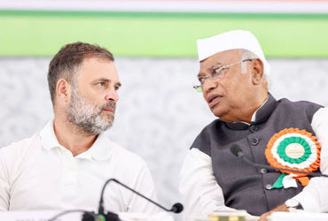 મહારાષ્ટ્રમાં તૂટ્યું મહાવિકાસ અઘાડી ગઠબંધન? એકલા હાથે BMC ચૂંટણી લડશે કોંગ્રેસ | Congress to contes…