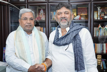 ‘હું અને CM સિદ્ધારમૈયા ભાઈ જેવા’, કર્ણાટક કોંગ્રેસમાં ડખાંની વાતો ઉછળતા શિવકુમારની પ્રતિક્રિયા | DK…